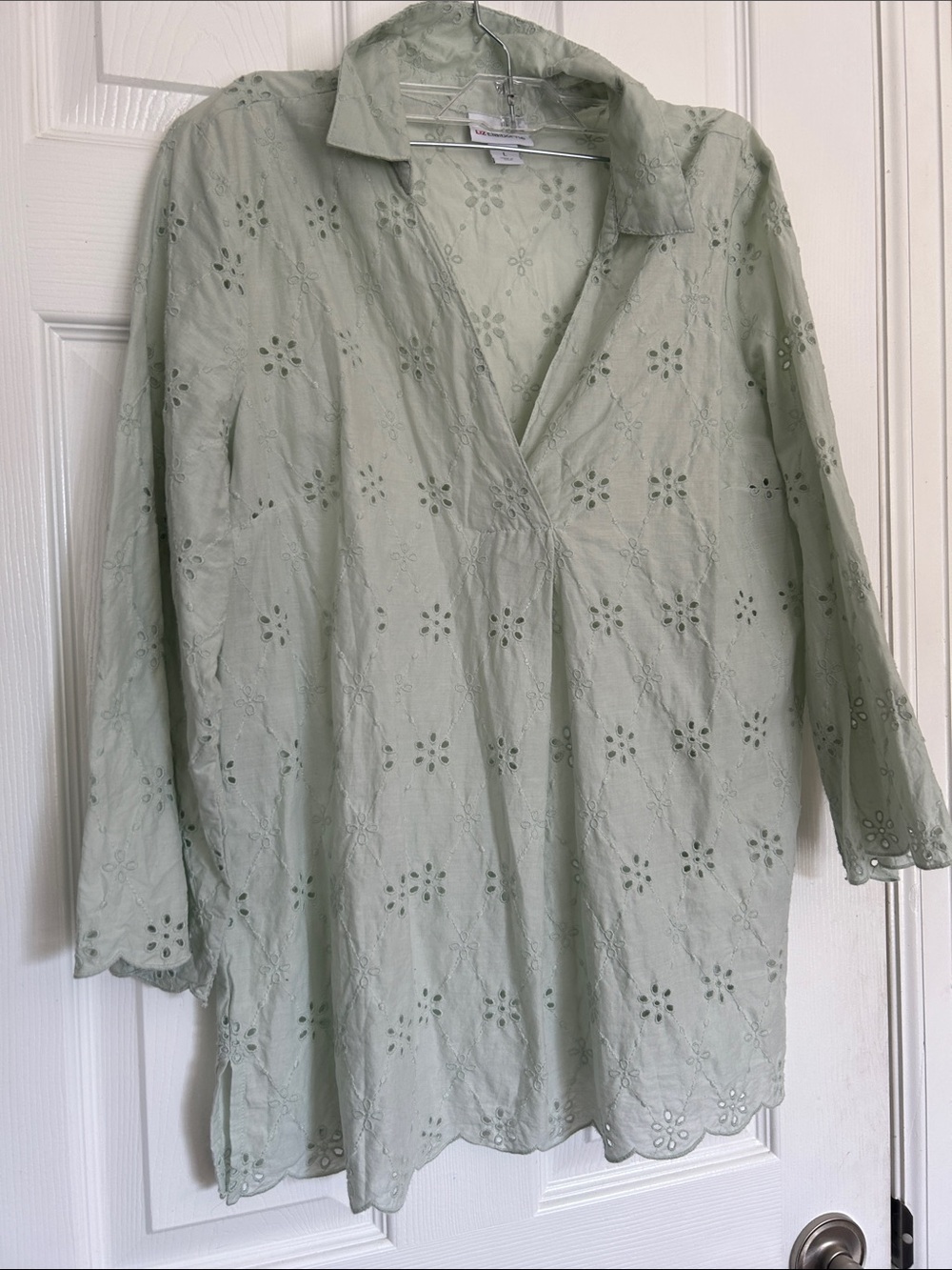 Liz Claiborne Light Sage Eyelet V-Neck blouse Tunic